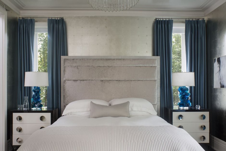 Синие шторы в интерьере