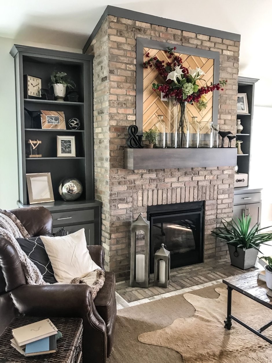 Декоративный камин в гостиной