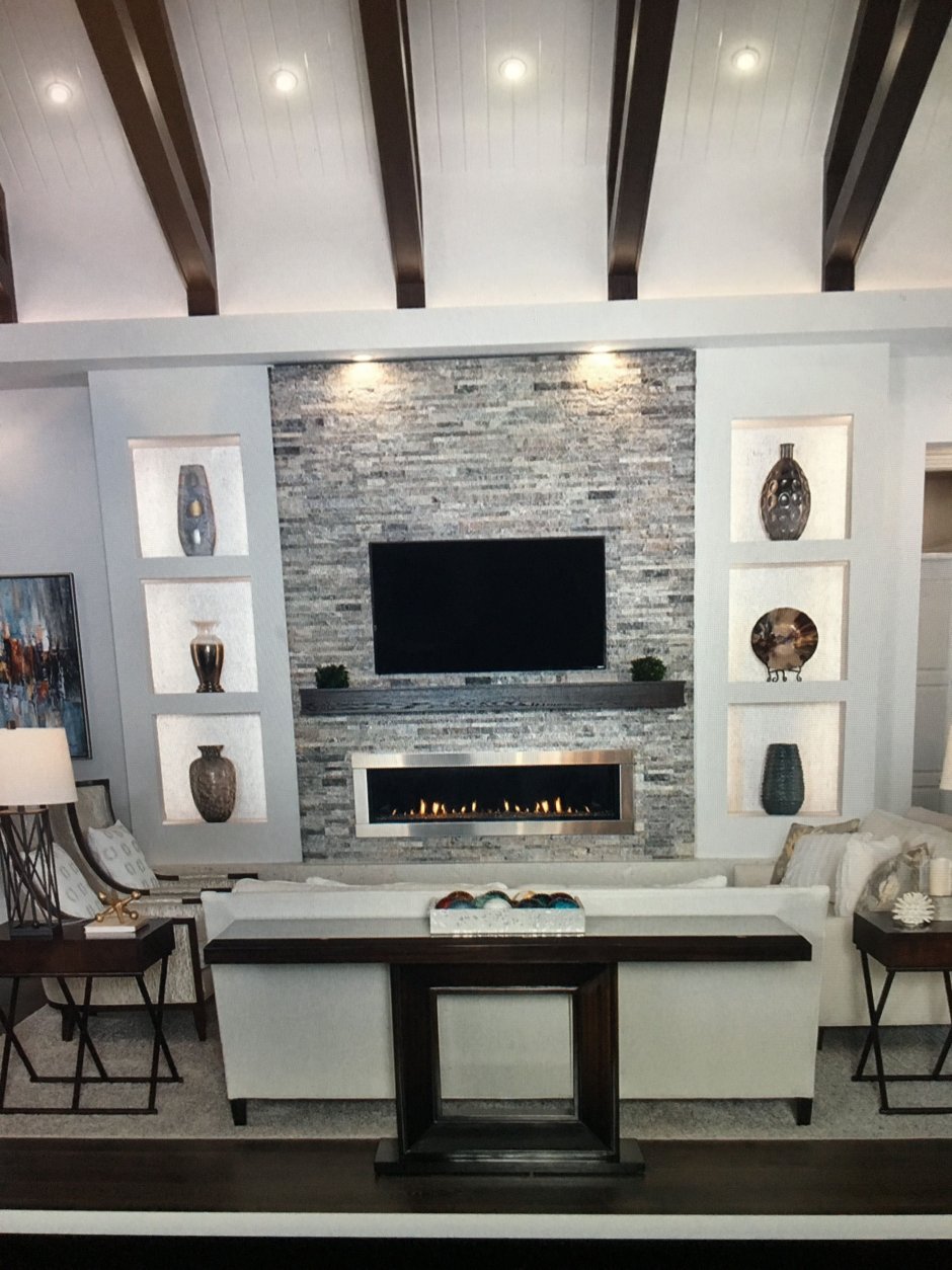Стена с камином и телевизором