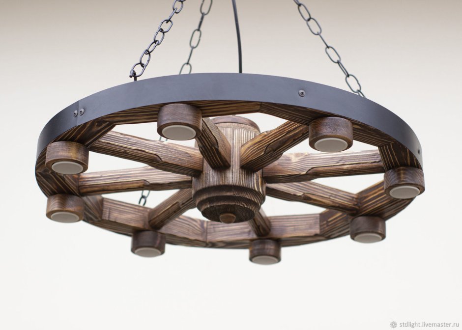 Деревянные люстры колесо