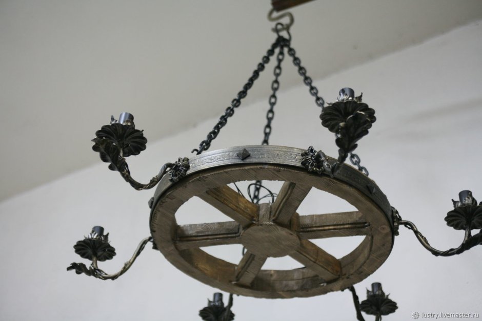 Кованая люстра из колеса