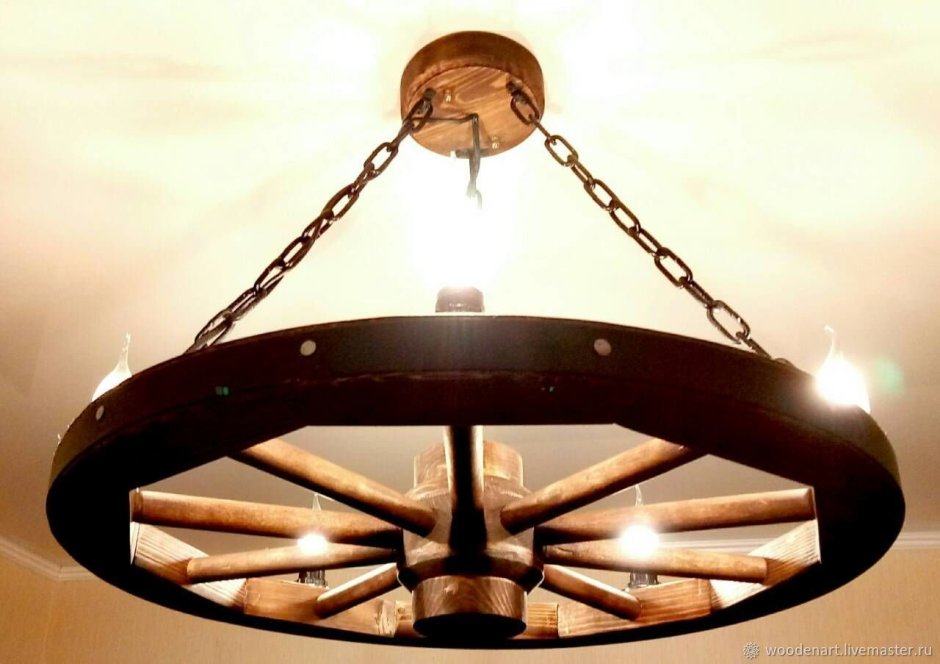 Деревянные люстры колесо
