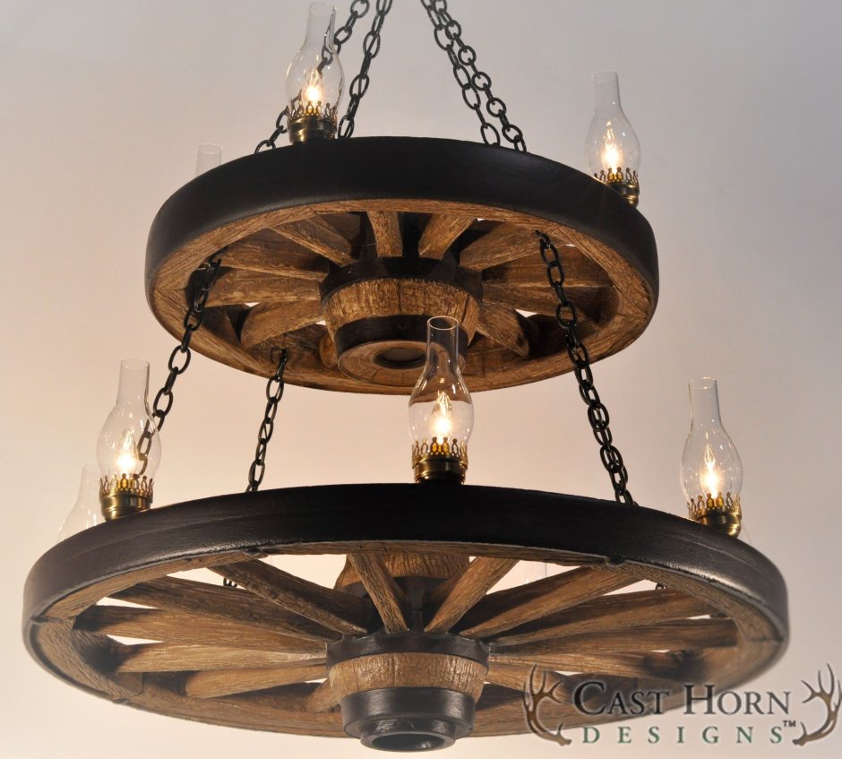 Люстра из колеса от телеги
