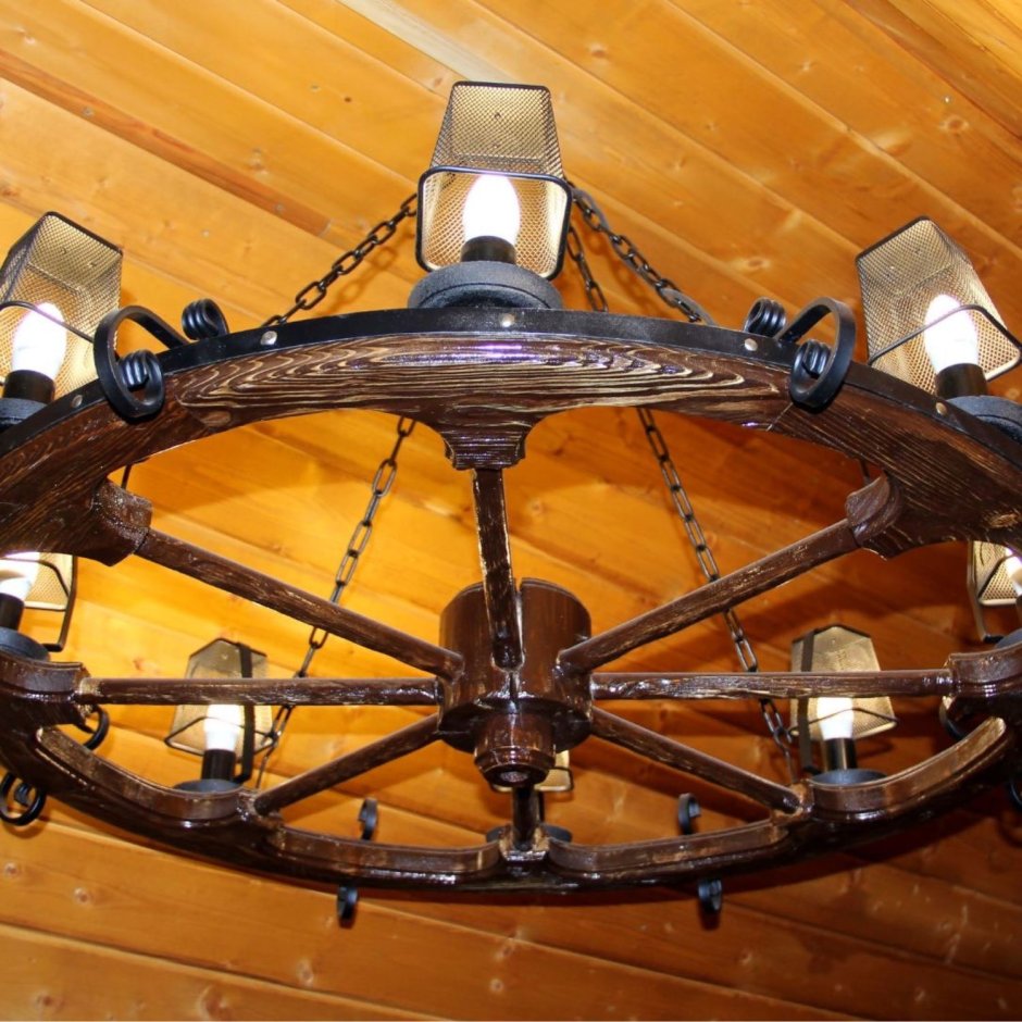 Деревянные люстры колесо