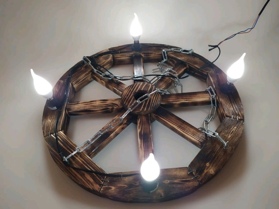 Светильник из дерева