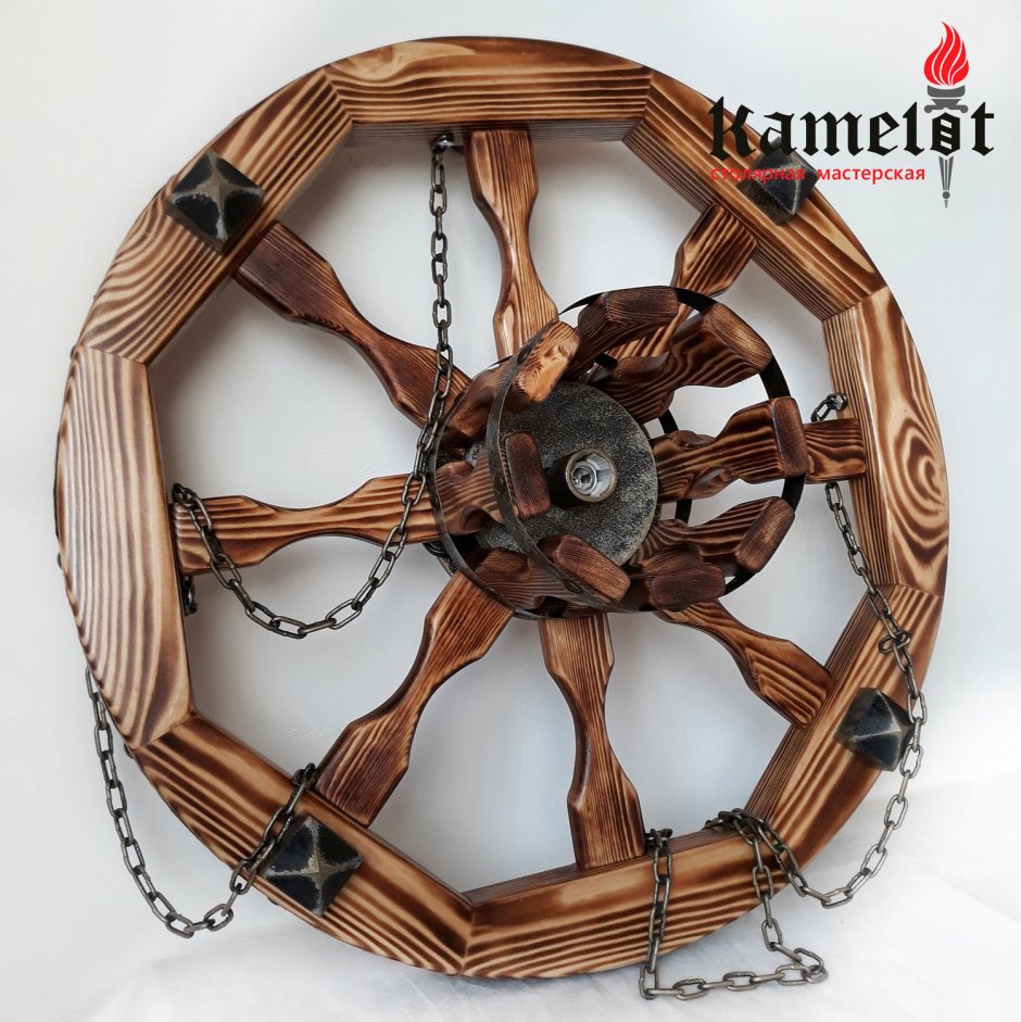 Деревянные люстры колесо