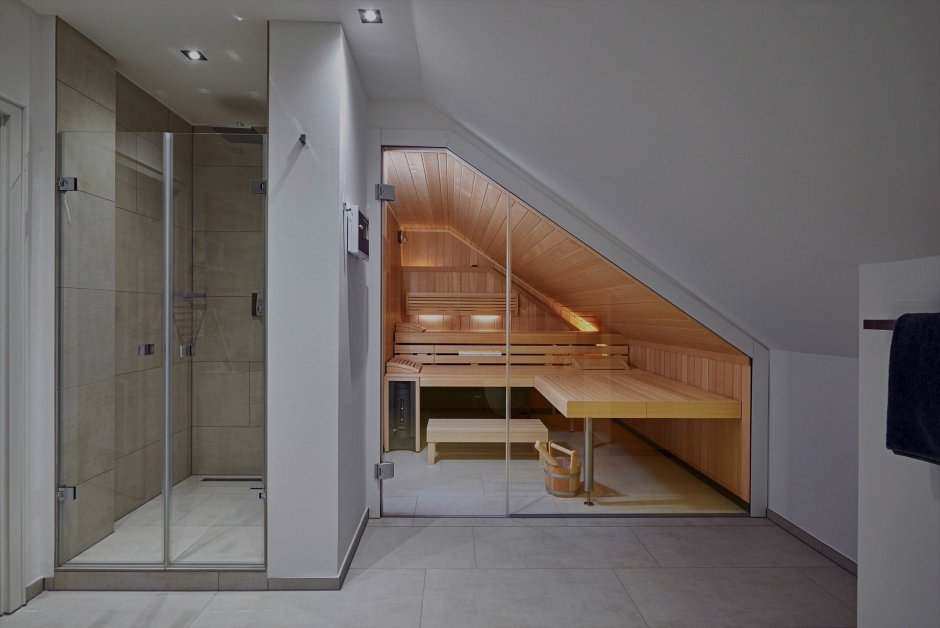 Санузел под лестницей