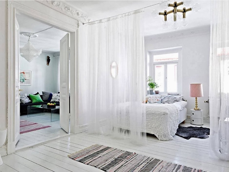 Разделение пространства в комнате шторами