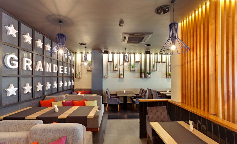 Простой интерьер кафе