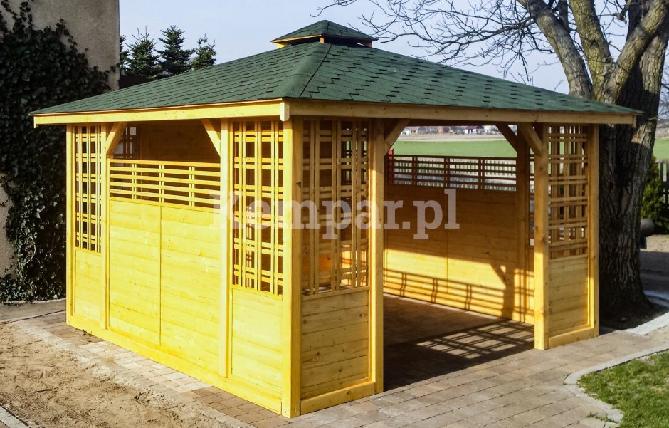 Деревянная беседка крашеная