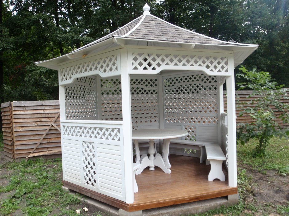 Белая беседка