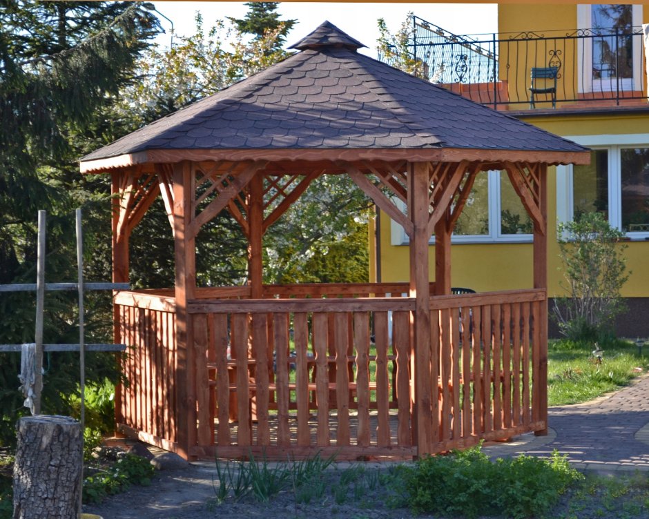 Перекраска беседки