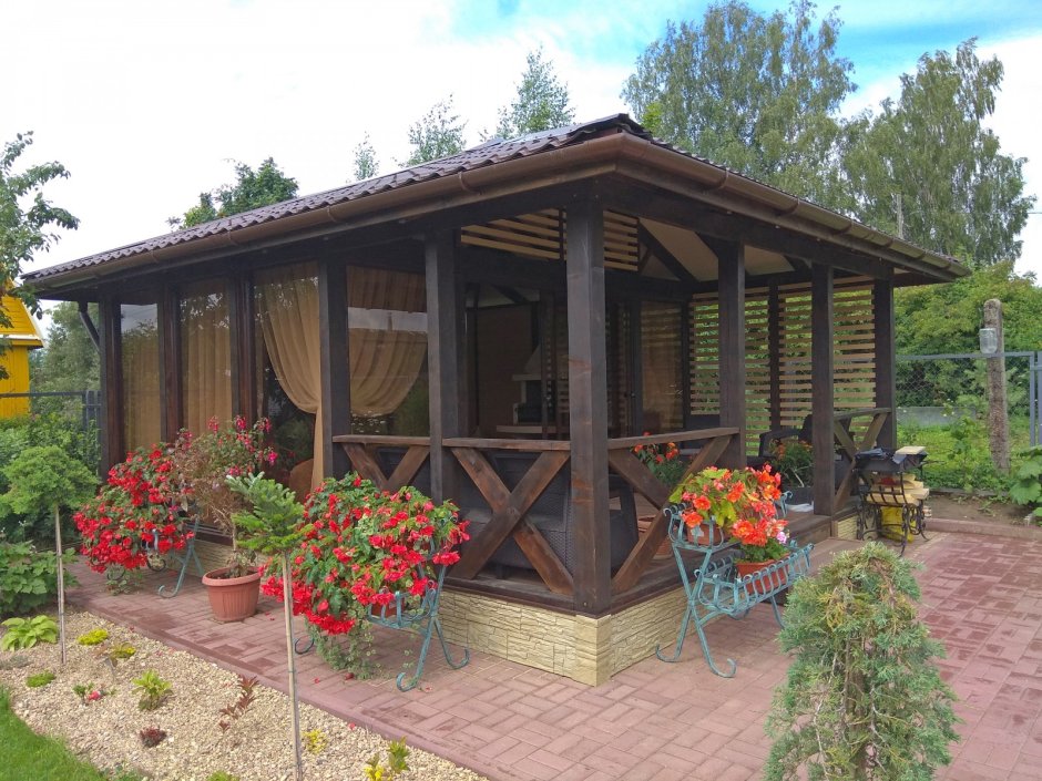 Беседка полузакрытая