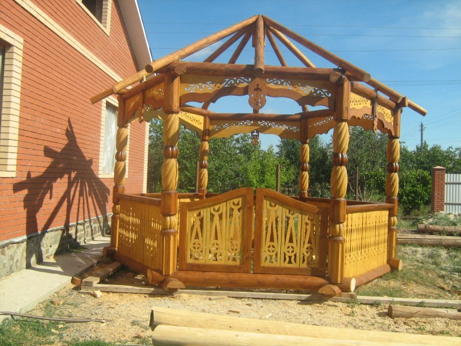 Резные деревянные беседки