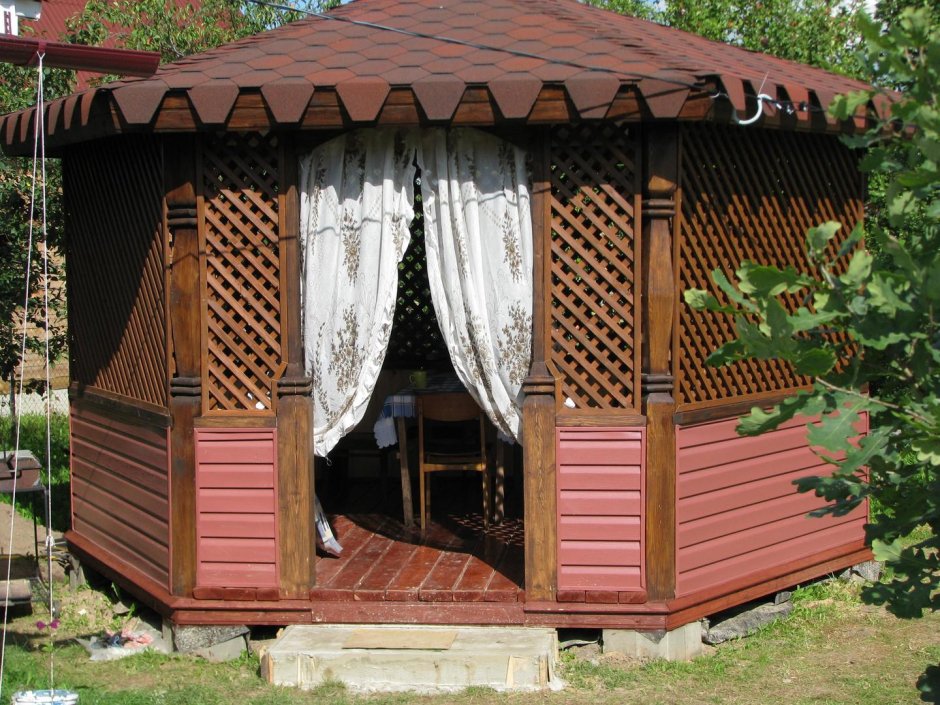 Беседка обшитая сайдингом