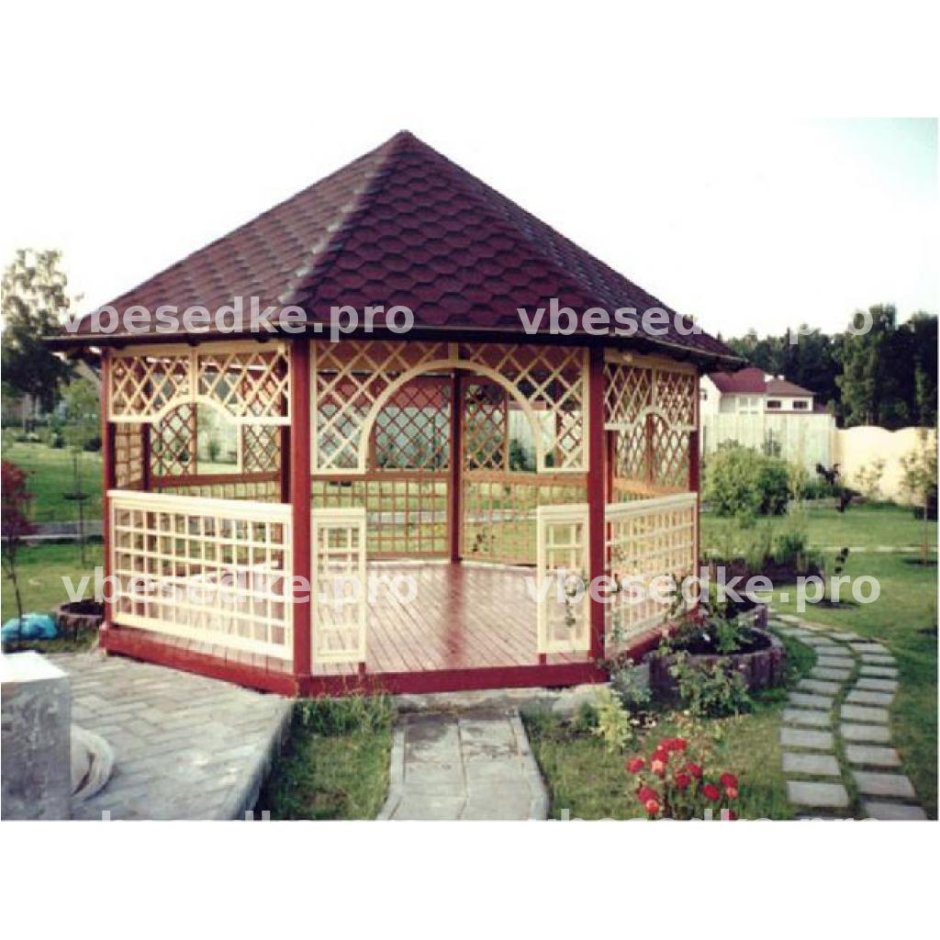 Восьмигранная беседка из дерева
