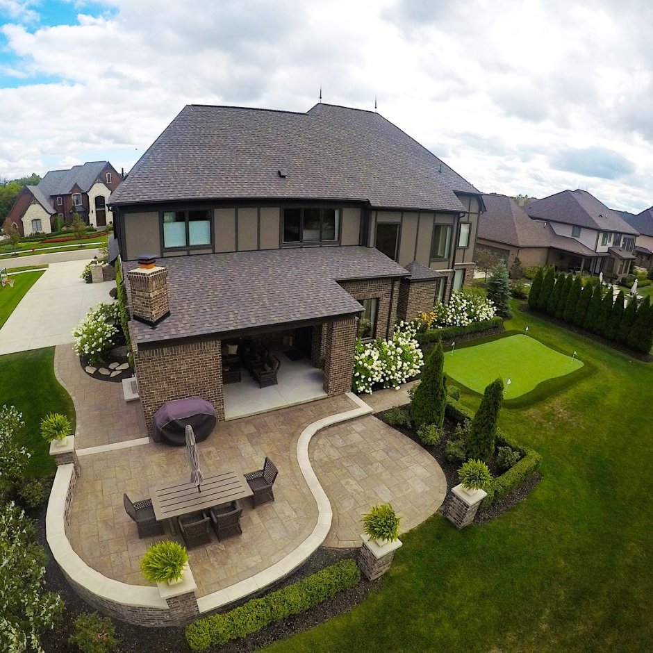 Красивый дом с участком