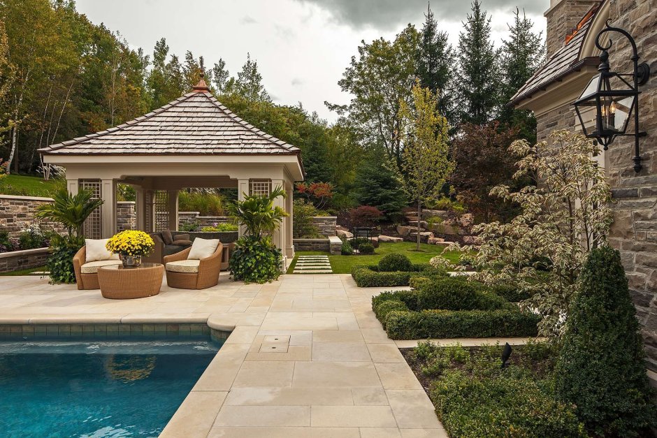 Красивый дом с участком