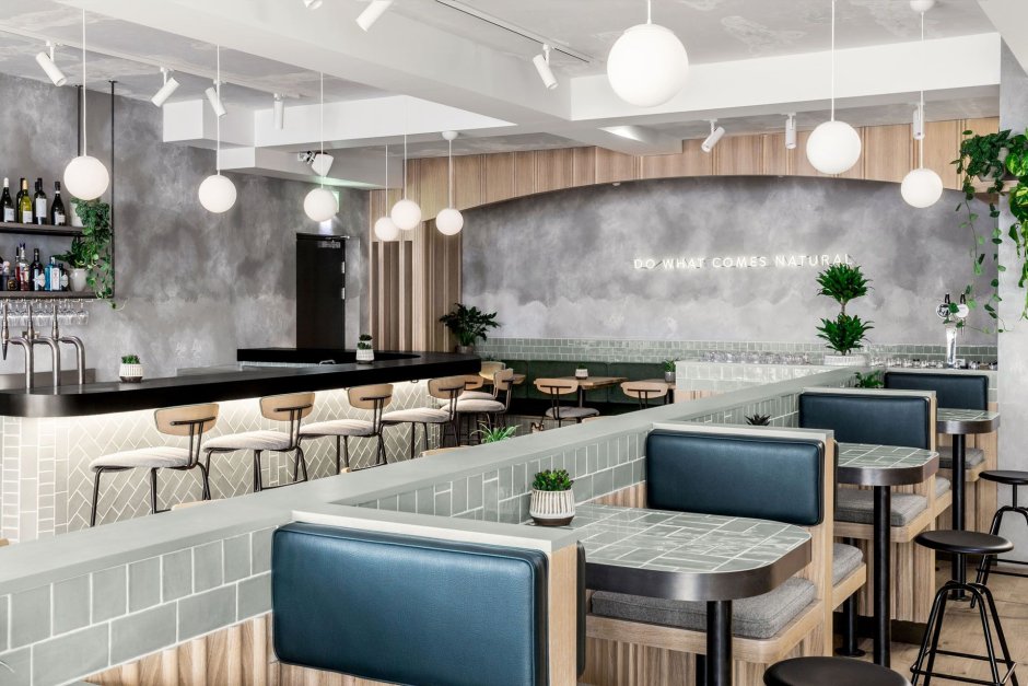 Интерьер кафе в светлых тонах