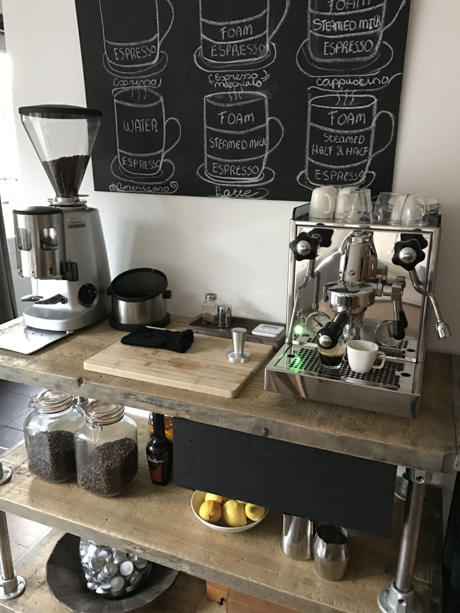 Барная стойка с местом для хранения