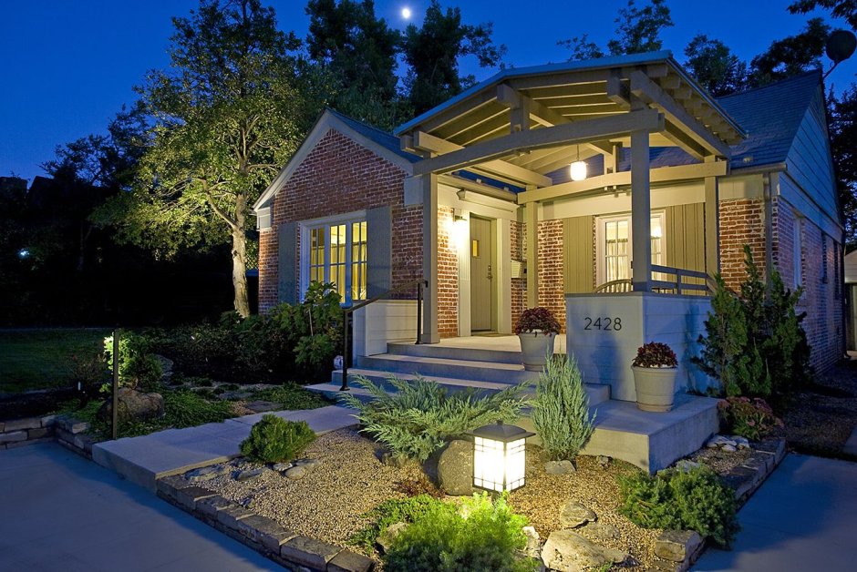 Освещение крыльца частного дома