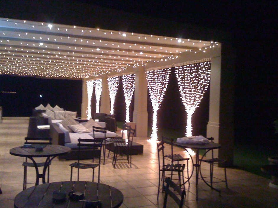 Освещение летнего кафе