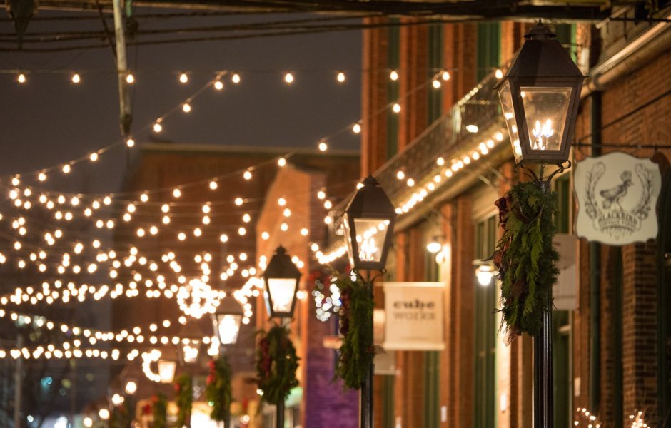 Гирлянда на улице