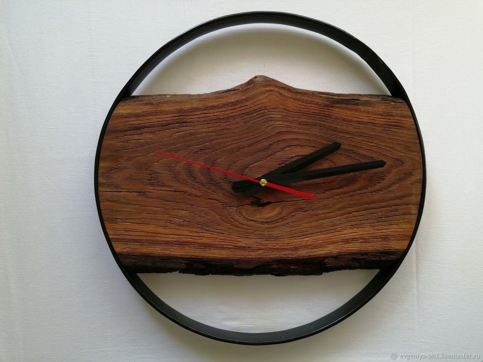 Часы из дерева и металла