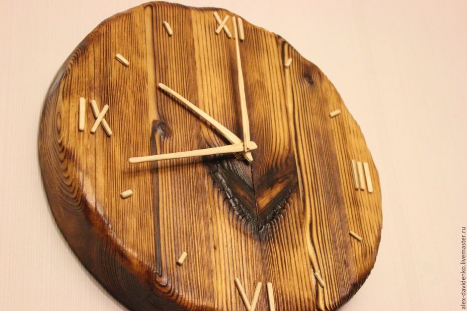 Дизайнерские часы из дерева