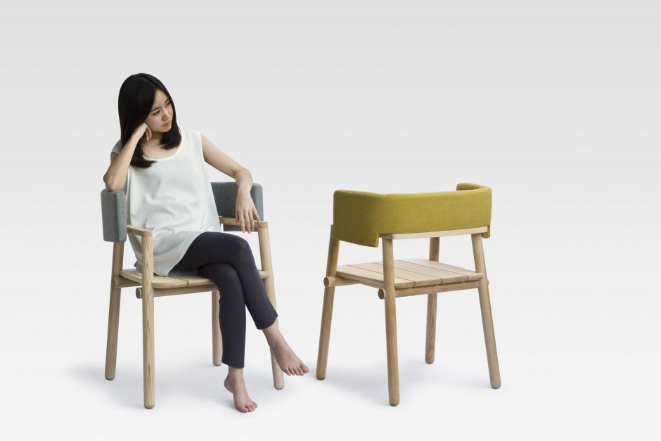 Человек на стуле