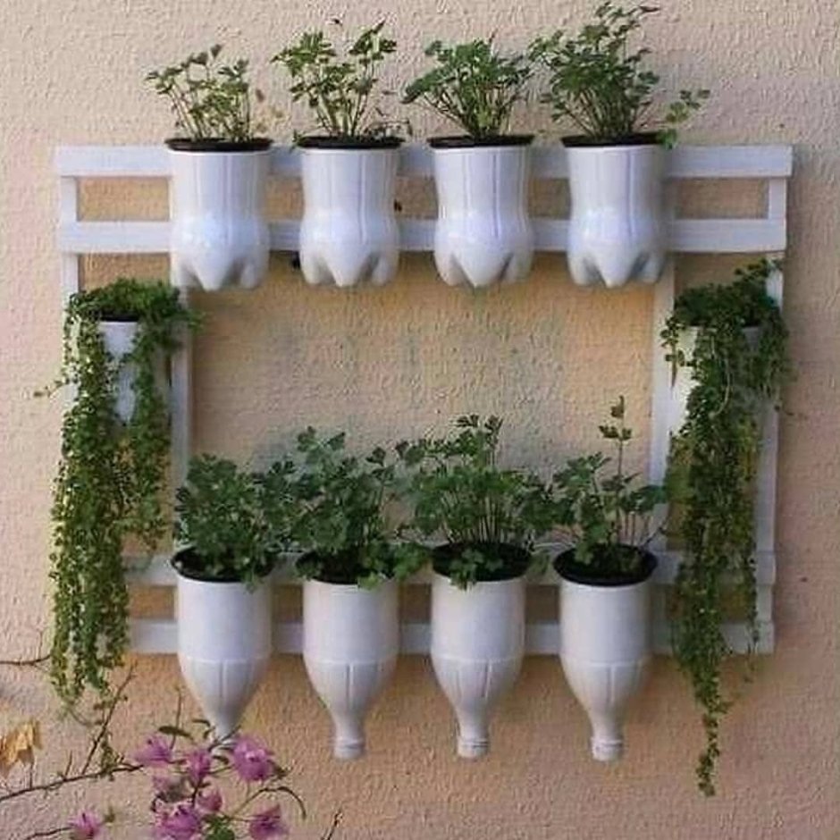 Подвесные горшки из пластиковых бутылок