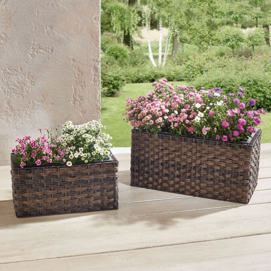 Кашпо из пластикового ящика