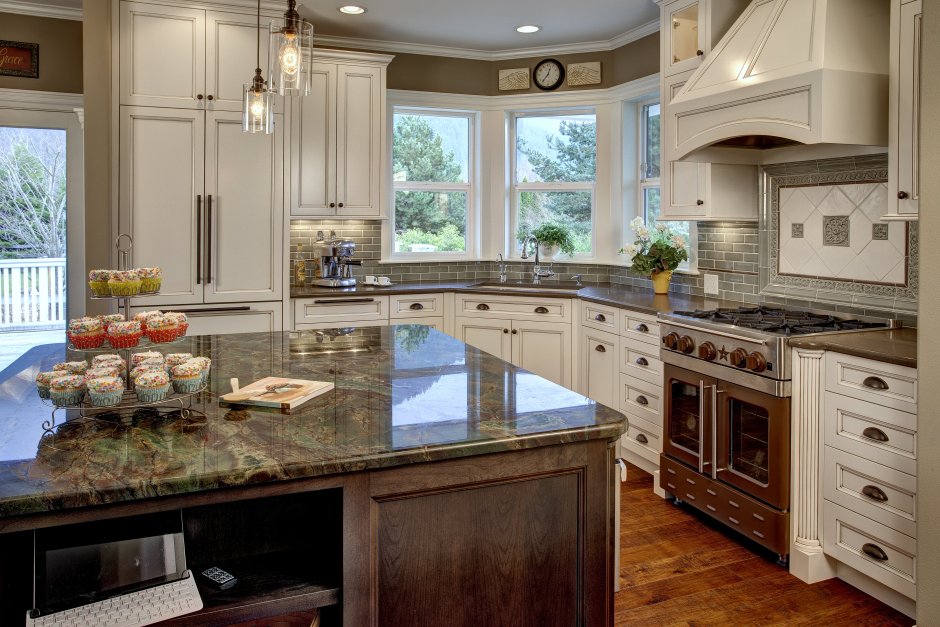 Кухня с эркером