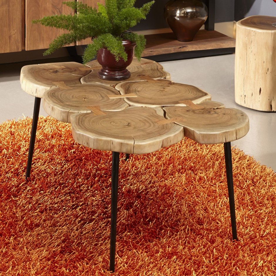 Стол из кругляка дерева