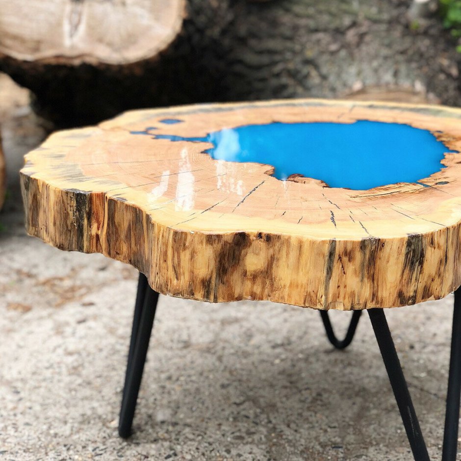 Стол из эпоксидной смолы