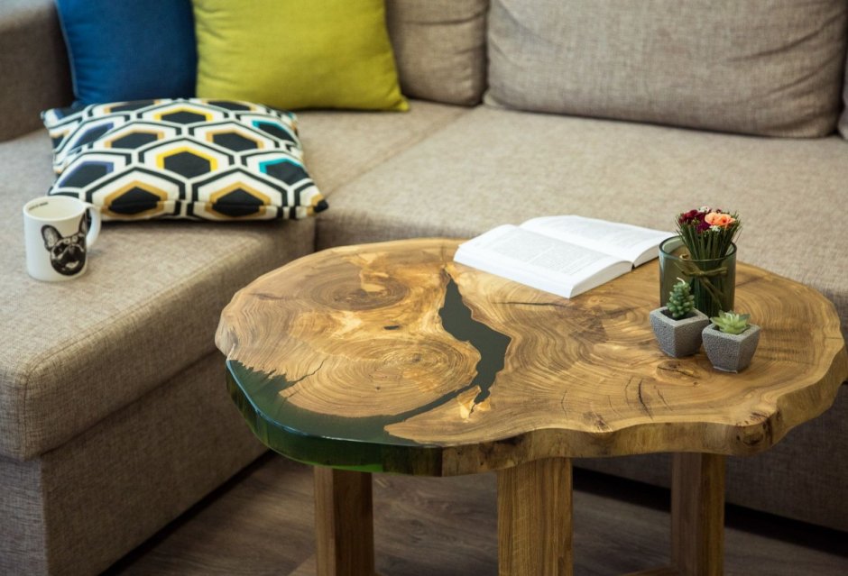 Журнальный столик из среза дерева