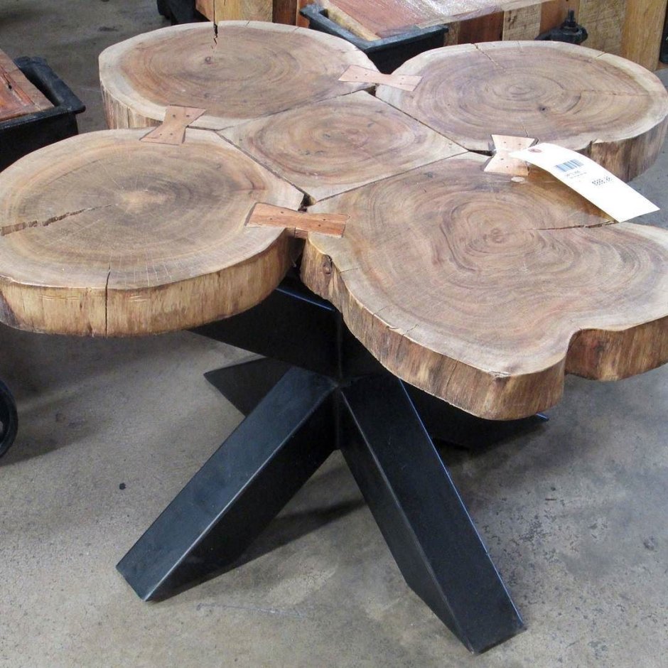Стол из кругляка