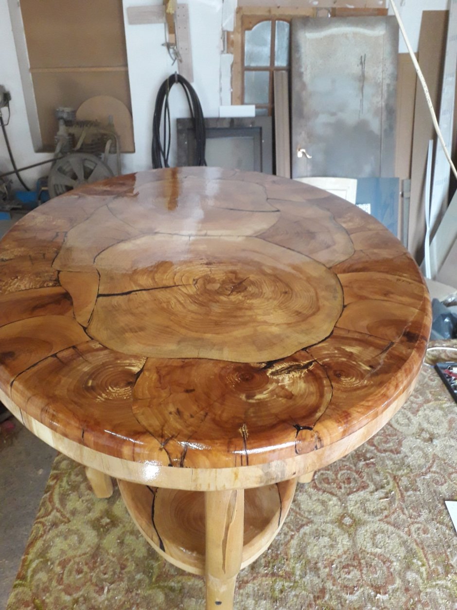 Стол из спилов