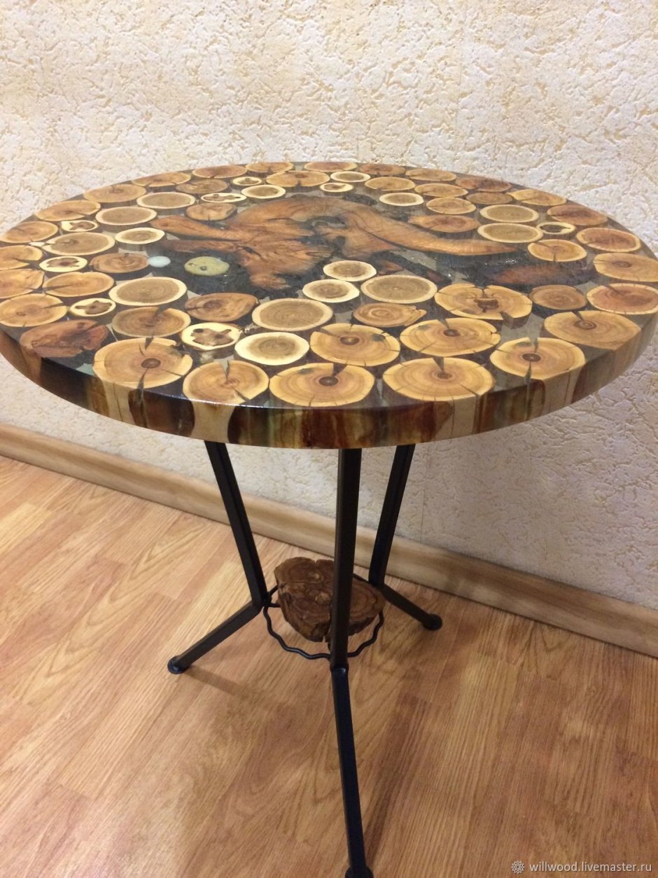Столик из спила дерева