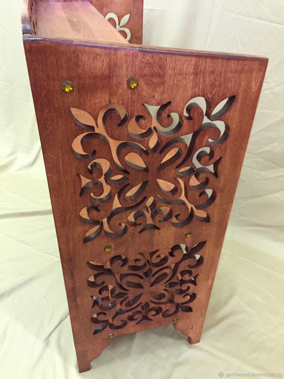 Этажерка резная