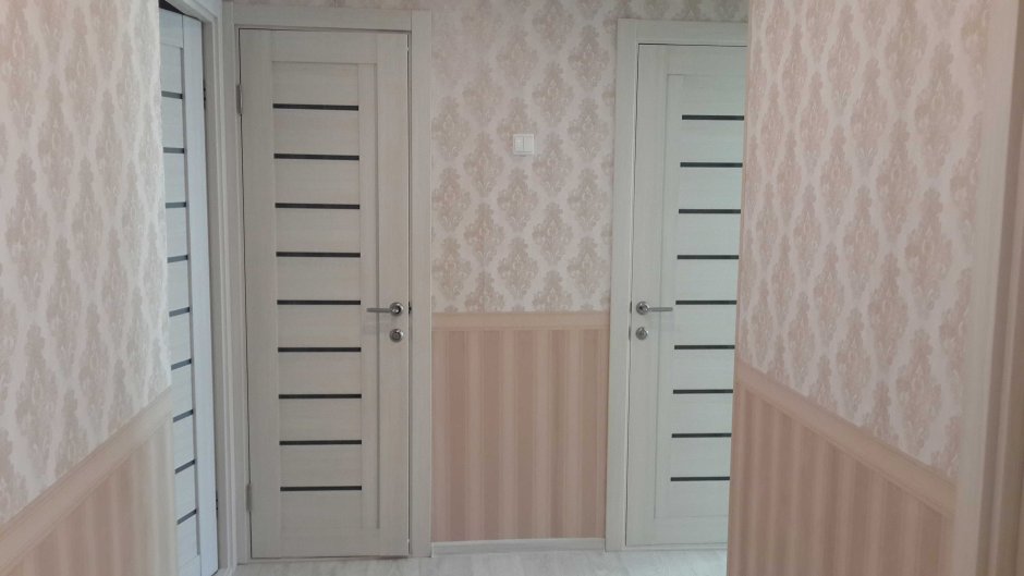 Входная дверь в интерьере прихожей