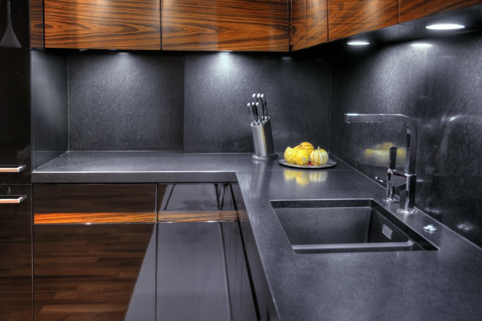 Фартук для кухни из стекла