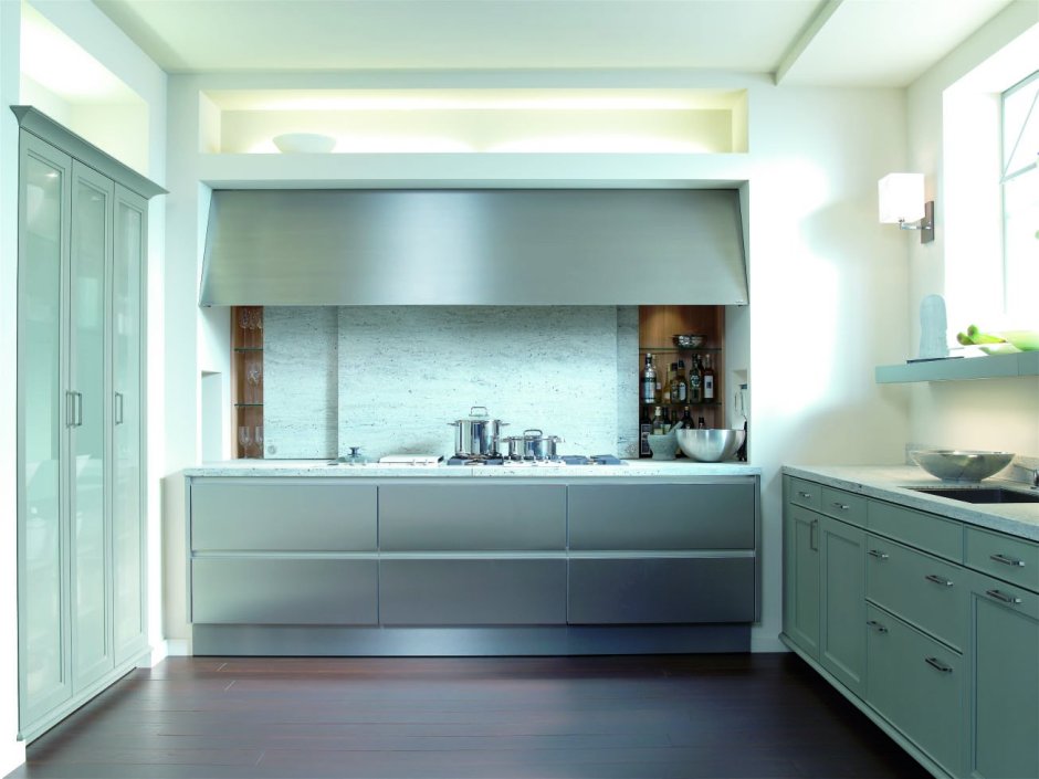 Кухня с широкой столешницей