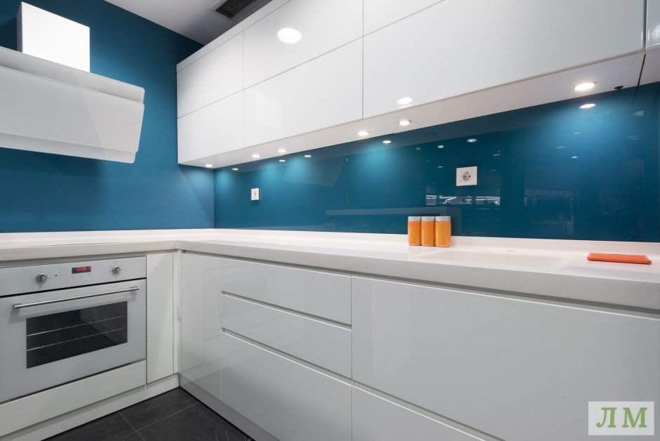 Стеклянные кухни