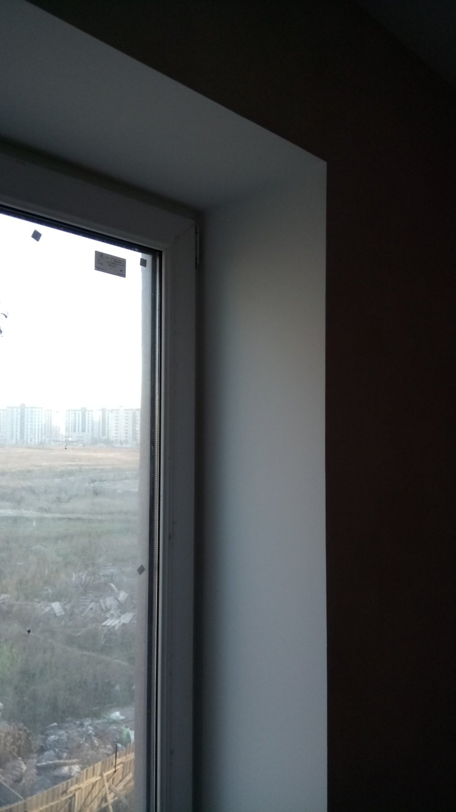 Зеркала на откосах окон монтаж