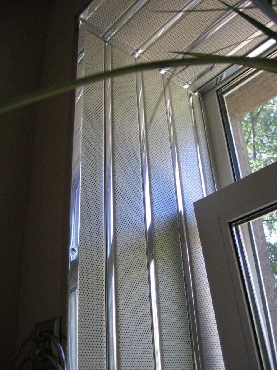 Реечные откосы на окнах