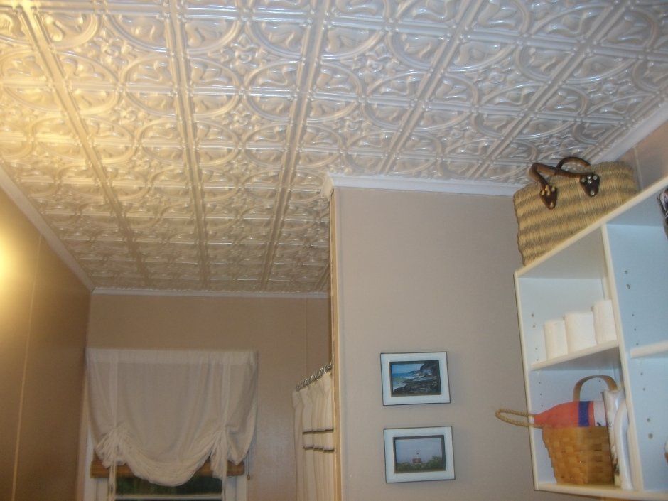 Отделка потолка в комнате недорогой вариант