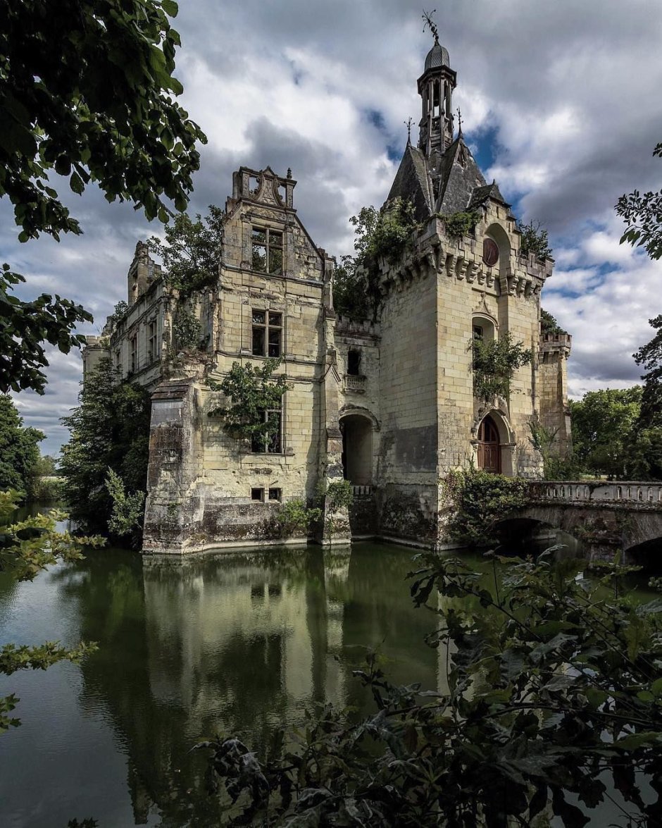 Заброшенный замок Bagnac Франция