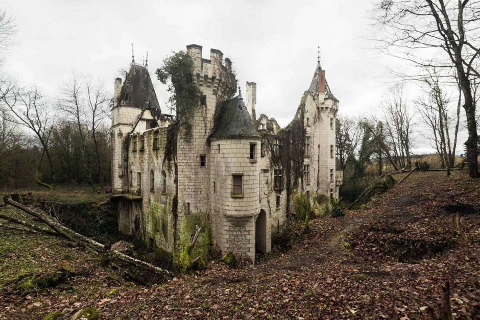 Разрушенные замки Франции