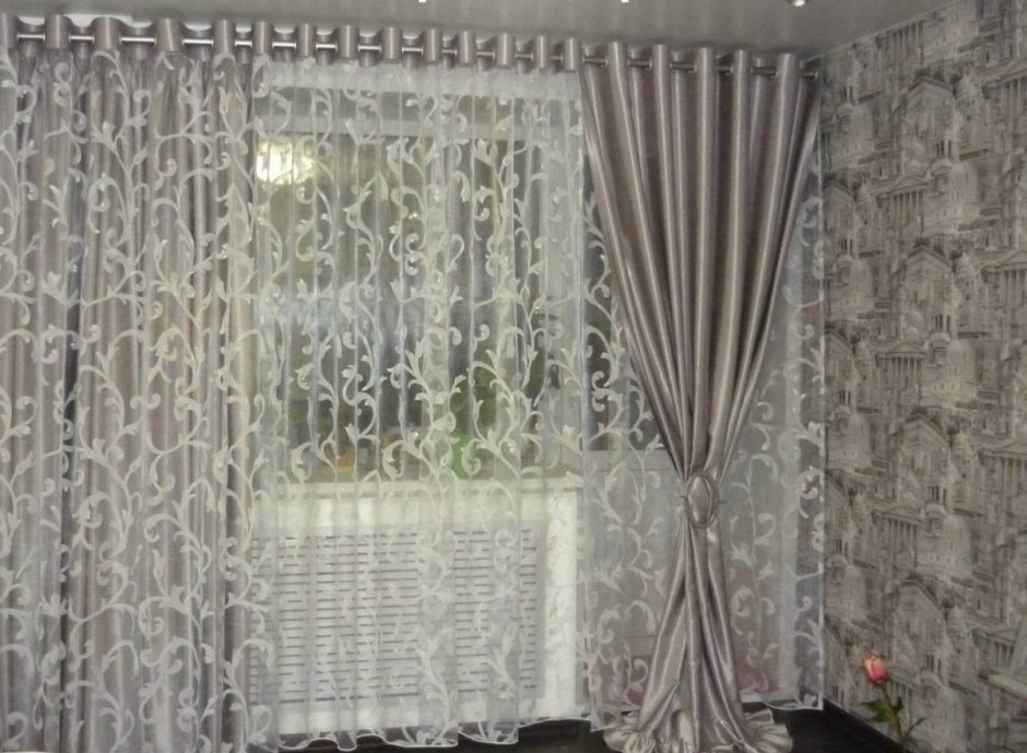 Тюль поверх штор для зала
